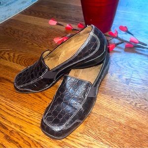 Natural Soul by Naturalizer Slip On Loafers Brown Faux Crocodile - Size 9.5 EUC